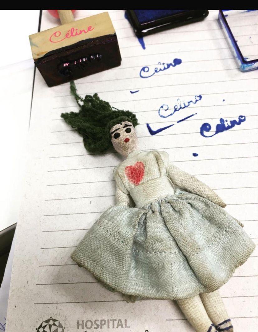 Boneca do cuidar, Lola