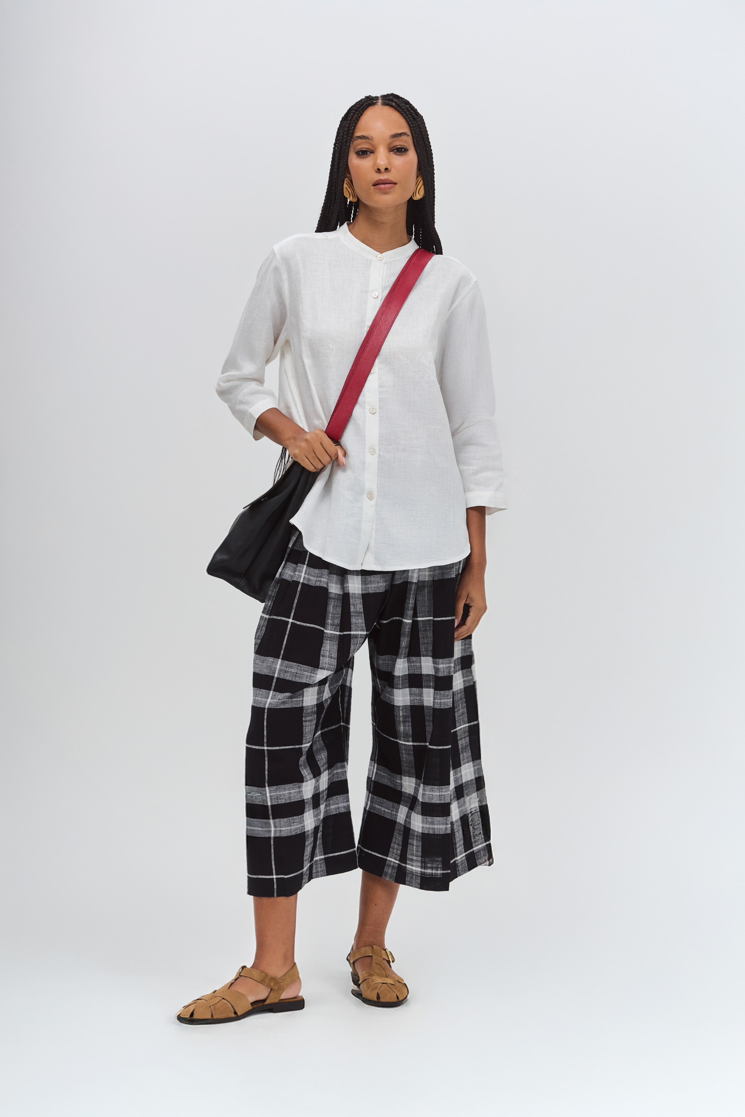 Look de trabalho com calça xadrez